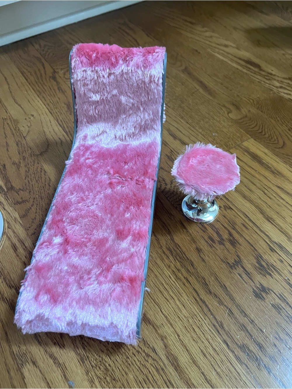 BRATZ Vintage Furry Pink Furniture set - Picture 3 of 8